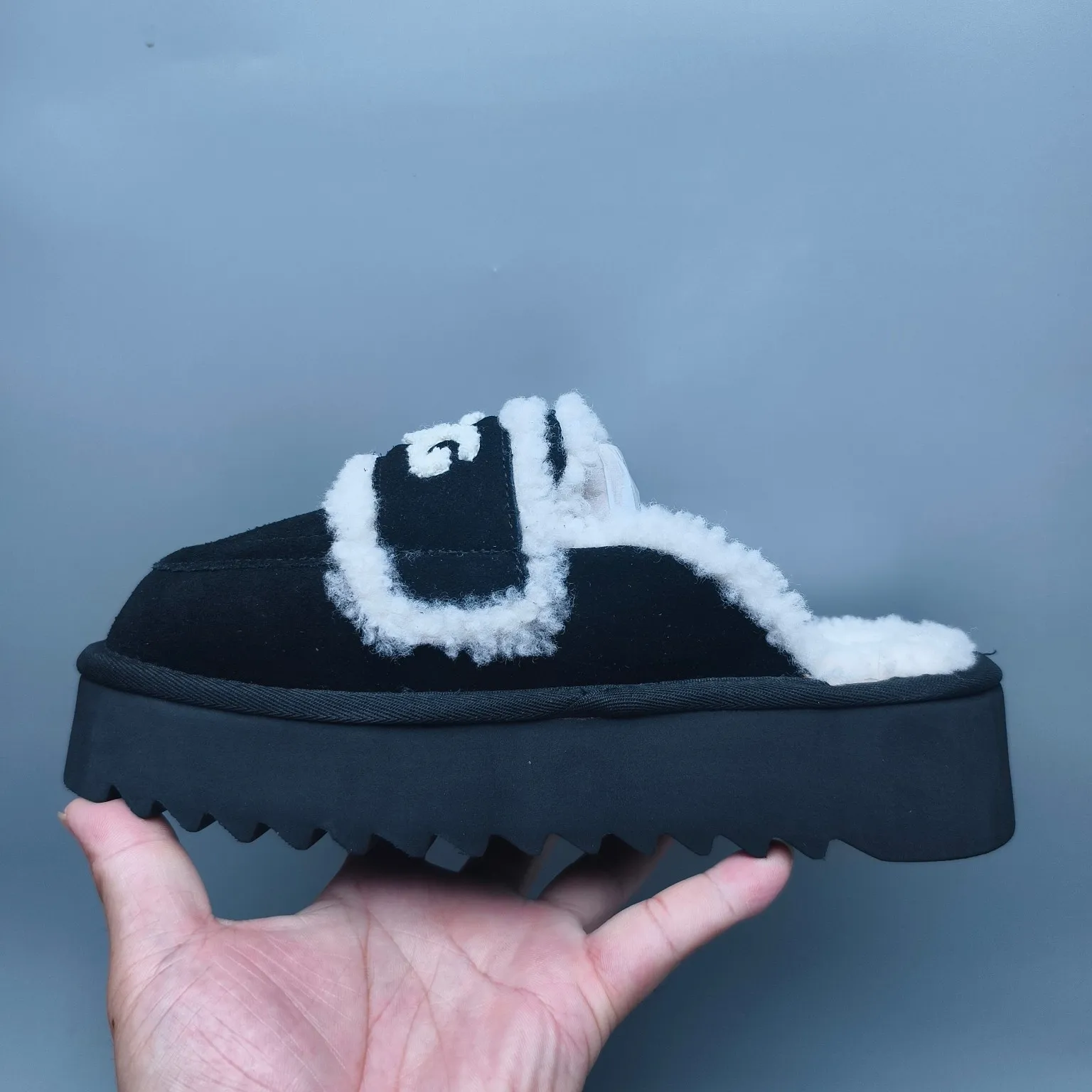 💰480 UGG sheepskin all-in-one snow boots 1208 Thick-soled curly fur casual fur flip flops with large logo Color: maroon sand antelope brown black chocolate Code number: 35-40 yards